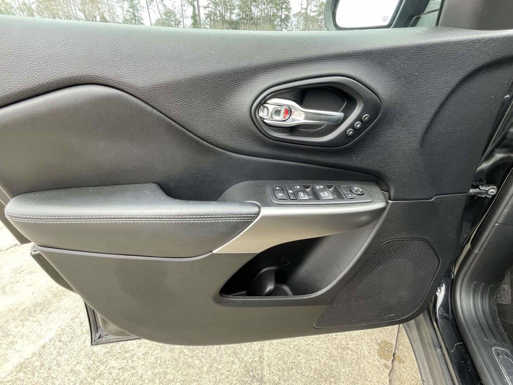 Used 2021 Jeep Cherokee High Altitude image 16