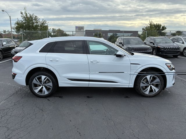 Used 2024 Audi Q8 e-tron Premium Plus w/ Premium Plus Package AWD/4WD image 4