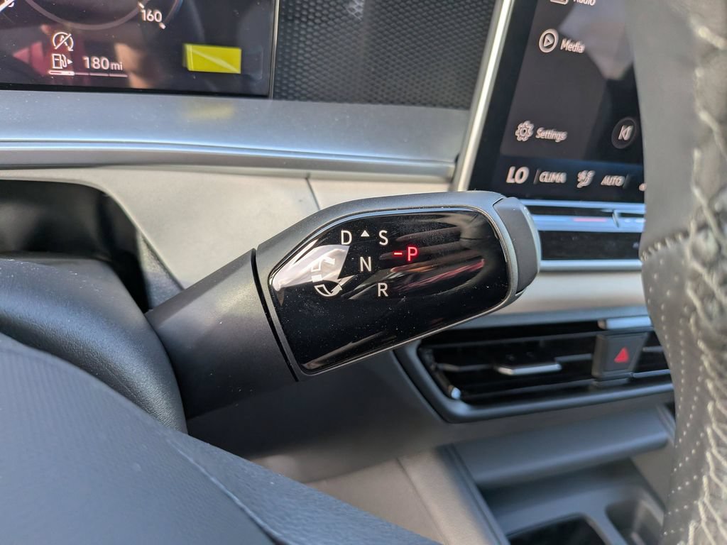 New 2026 Volkswagen Tiguan SE R-Line FWD image 25