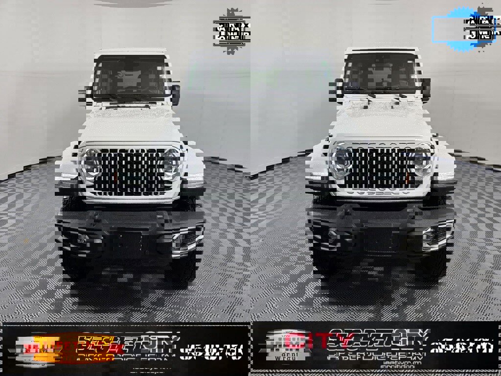 Used 2024 Jeep Wrangler Sahara image 2