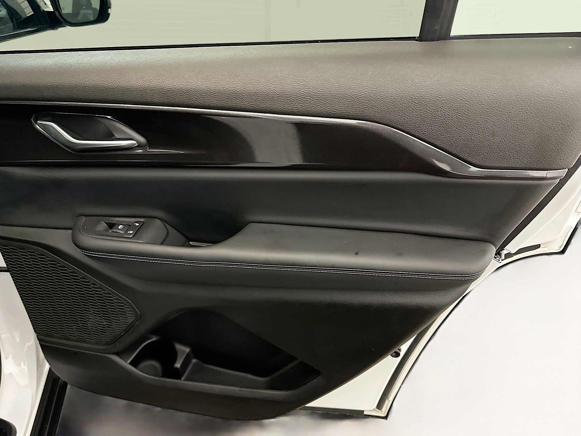 Used 2023 Jeep Grand Cherokee L Laredo image 33