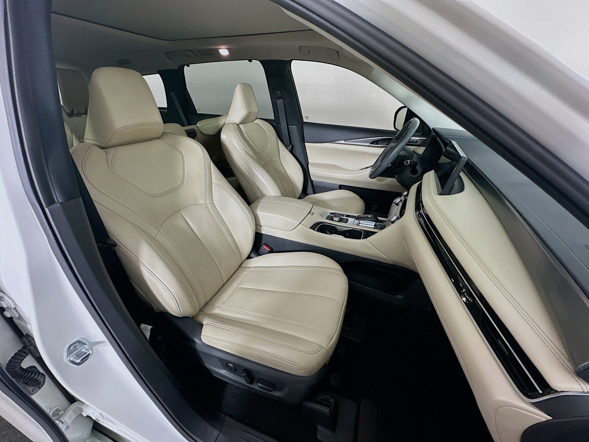 Used 2023 INFINITI QX60 Luxe image 34