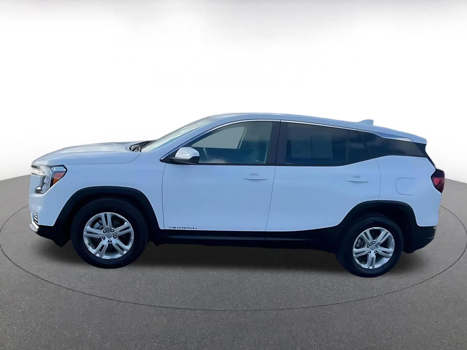 Used 2024 GMC Terrain SLE FWD image 8
