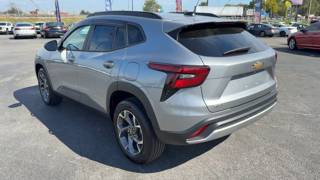 Used 2026 Chevrolet Trax LT FWD image 5