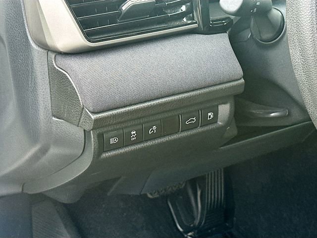 Used 2025 Toyota Camry LE FWD image 10