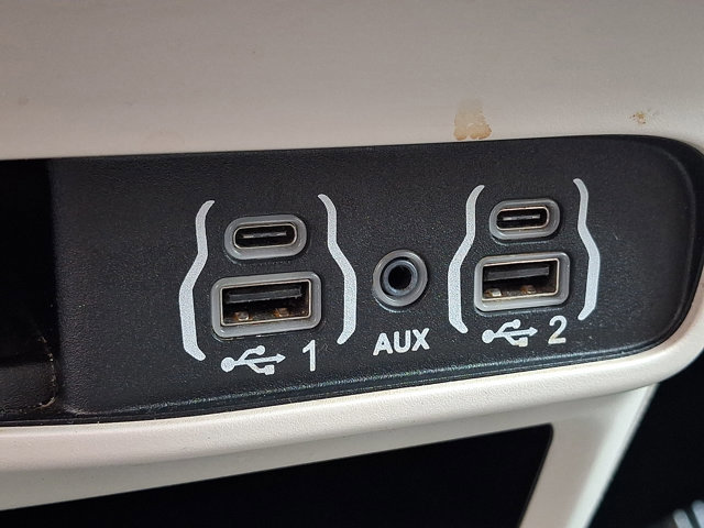 Used 2023 Chrysler Pacifica Touring-L image 24