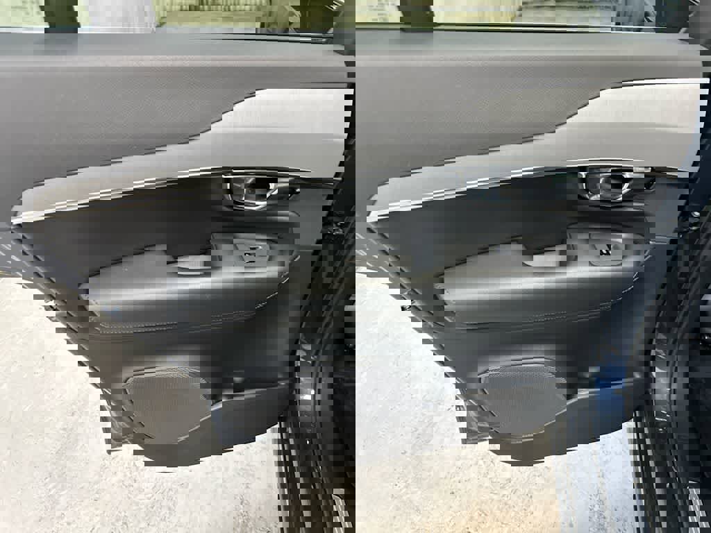 Used 2023 Volvo XC90 B5 Core w/ Protection Package image 29