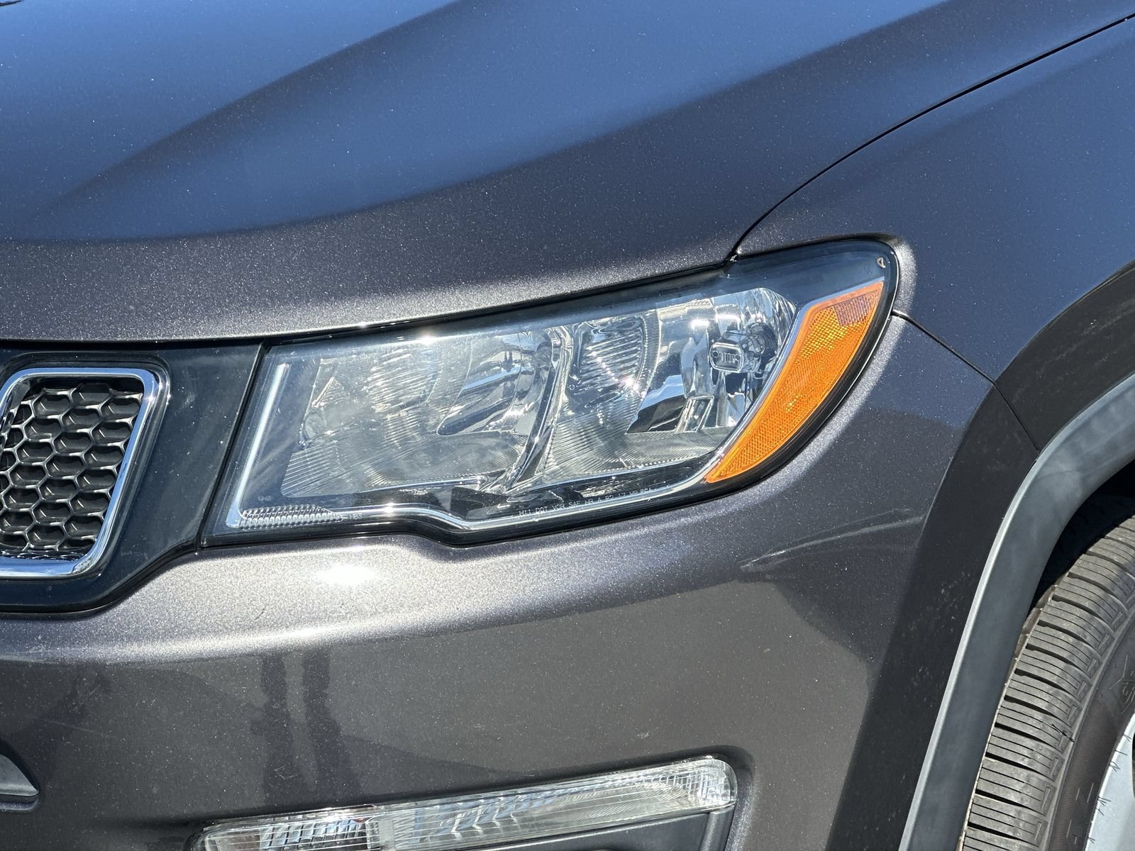 Used 2019 Jeep Compass Latitude w/ Cold Weather Group AWD/4WD image 11