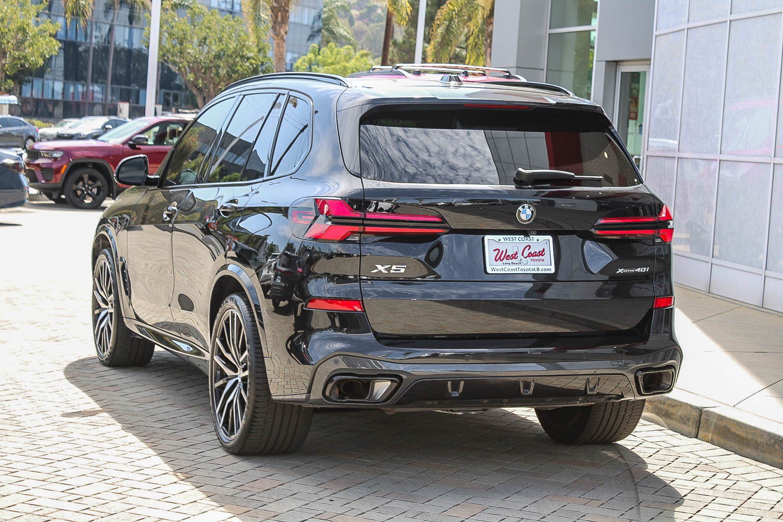 Used 2024 BMW X5 xDrive40i w/ M Sport Package AWD/4WD image 9