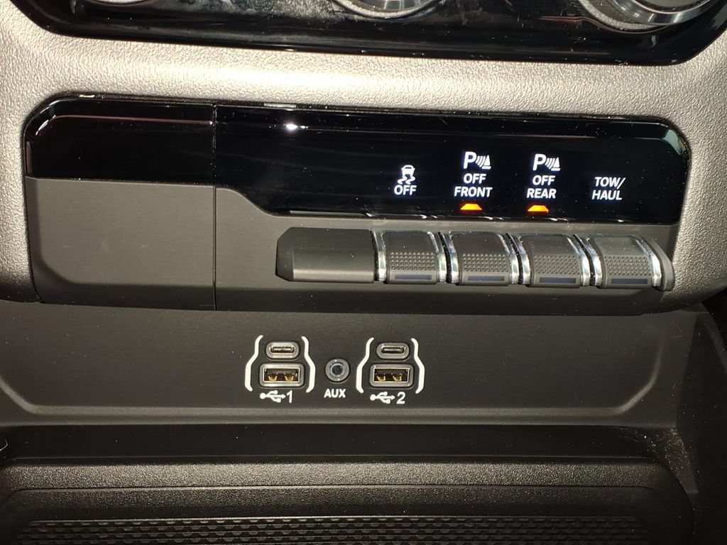 Used 2025 RAM 1500 Big Horn AWD/4WD image 25