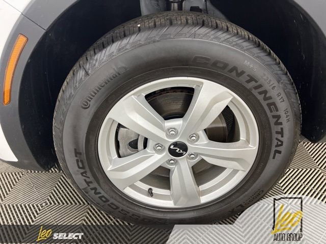 Used 2023 Kia Sorento LX image 24
