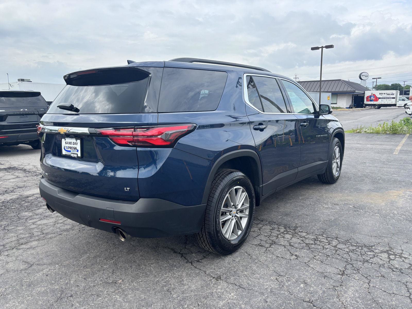 Used 2023 Chevrolet Traverse LT AWD/4WD image 7