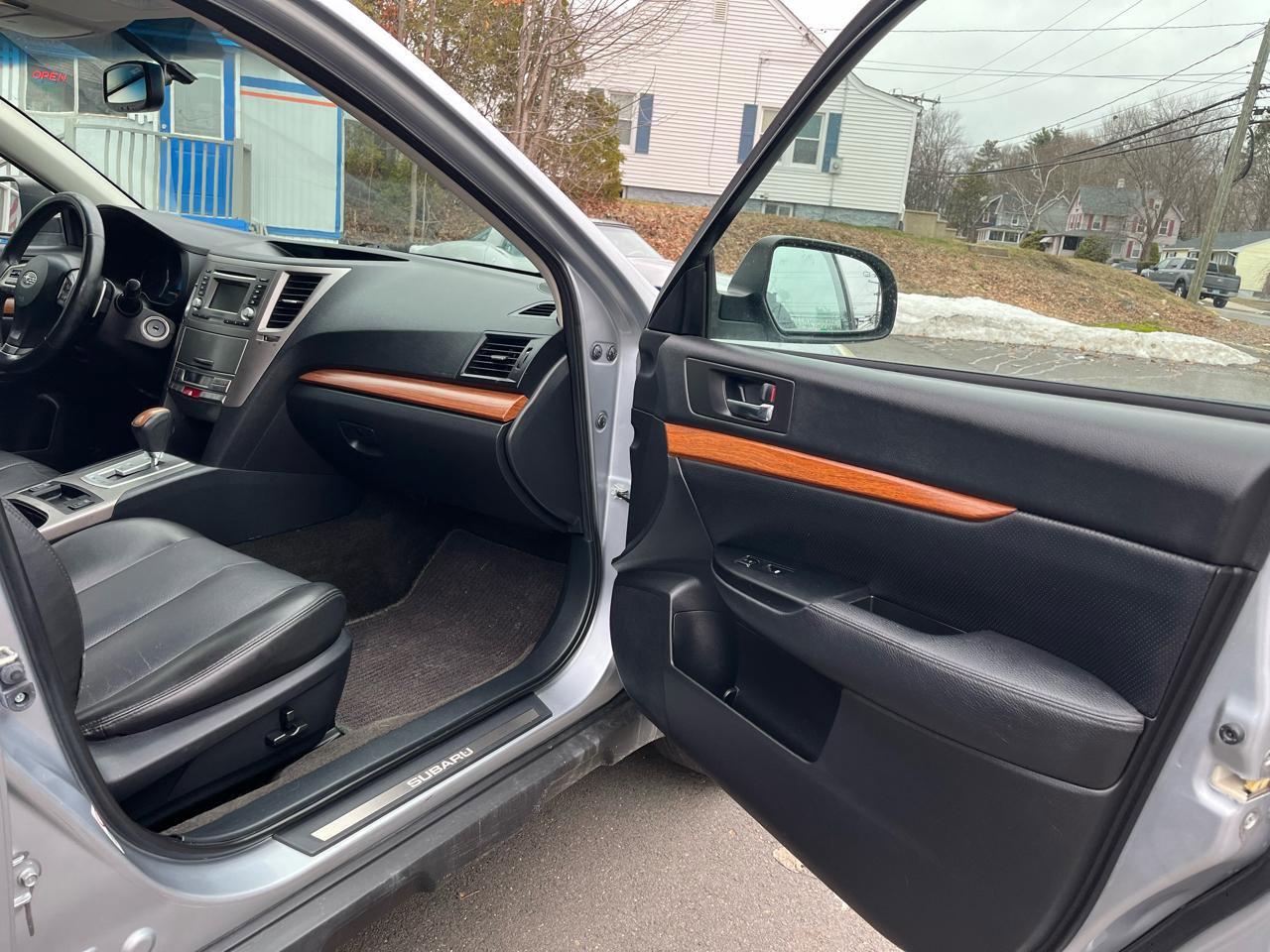 Used 2013 Subaru Outback 2.5i Limited w/ Moonroof Pkg AWD/4WD image 18