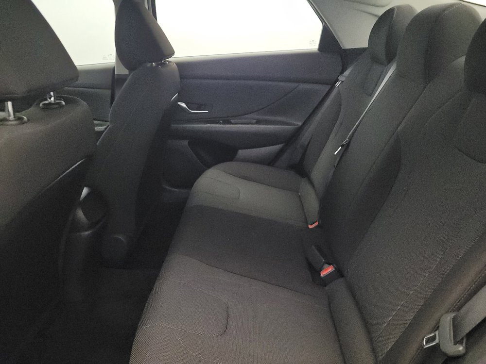 Used 2023 Hyundai Elantra SE FWD image 18
