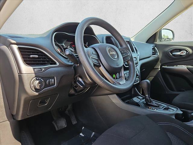 Used 2019 Jeep Cherokee Latitude w/ Popular Appearance Group FWD image 10