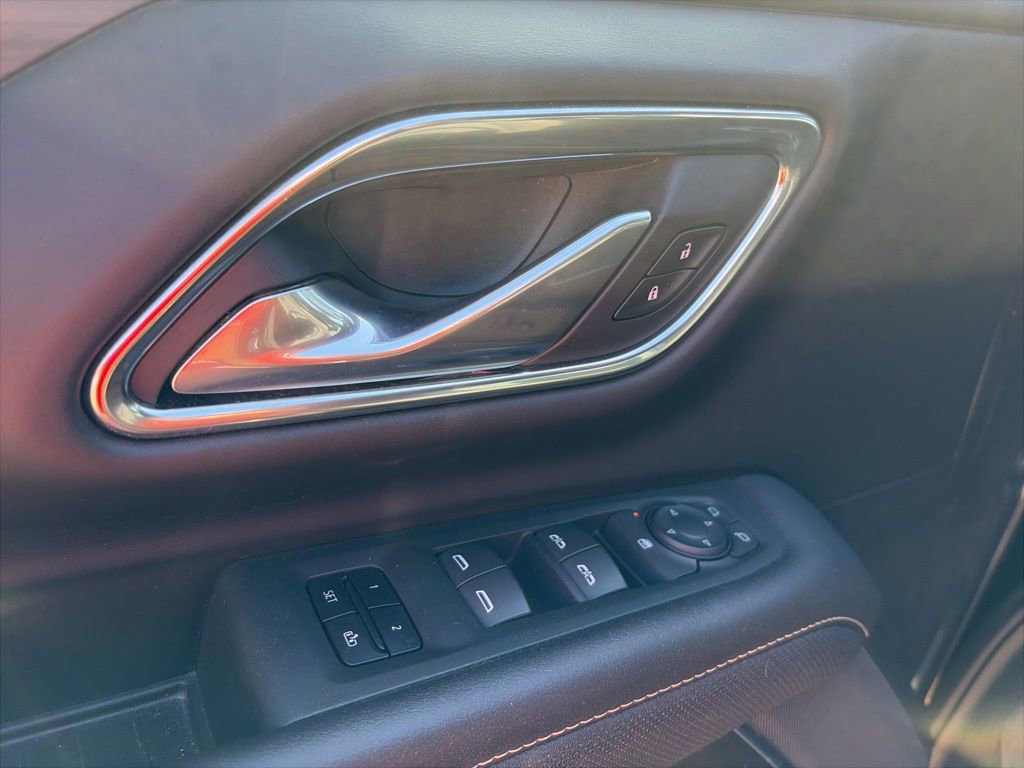 Used 2023 GMC Yukon XL SLT image 15