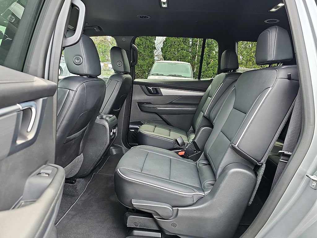 Used 2025 Buick Enclave Preferred image 12