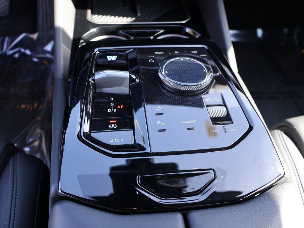 Used 2025 BMW i5 xDrive40 w/ Premium Package image 60