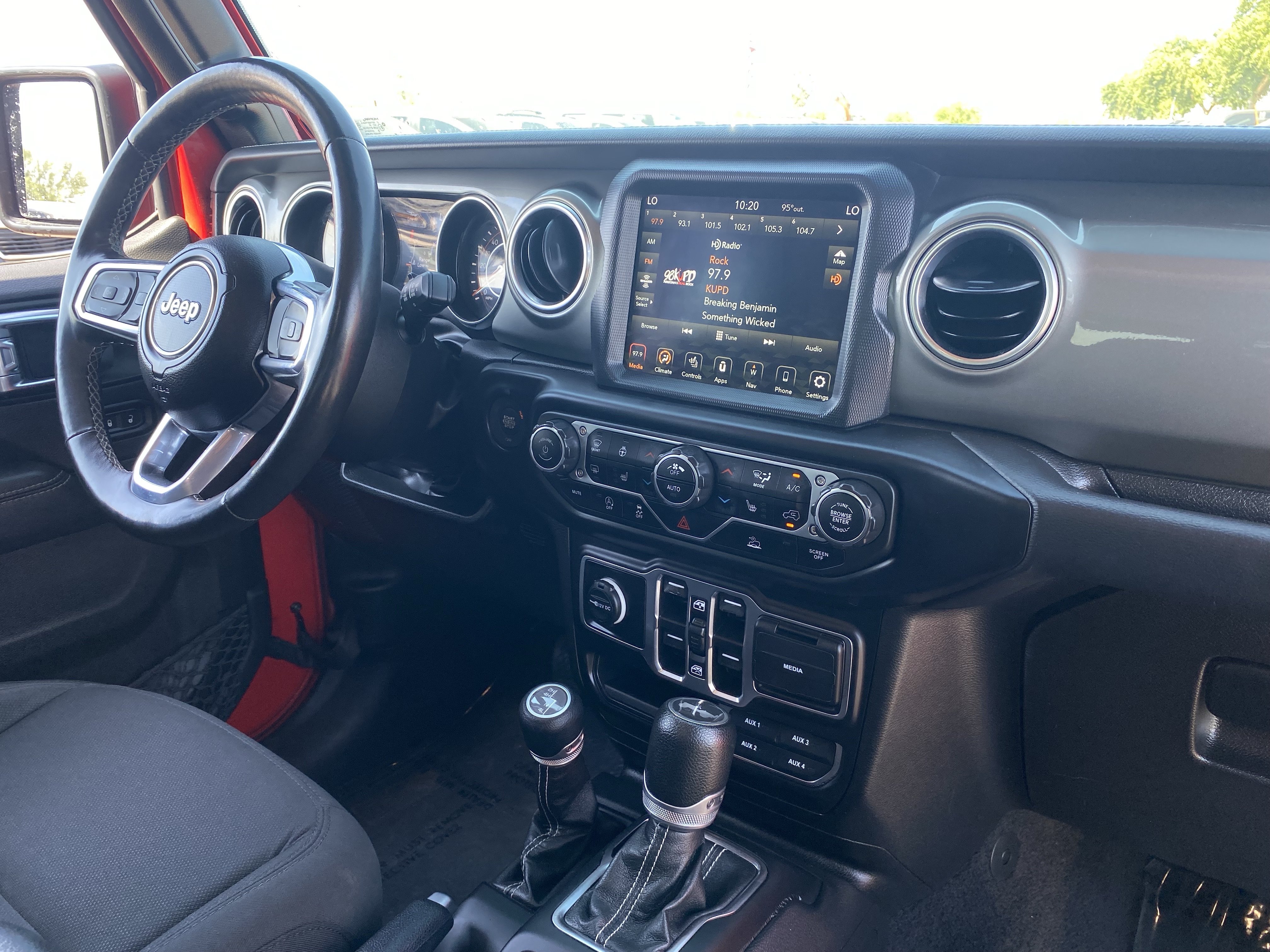 Used 2023 Jeep Wrangler Unlimited Sahara w/ Cold Weather Group AWD/4WD image 12