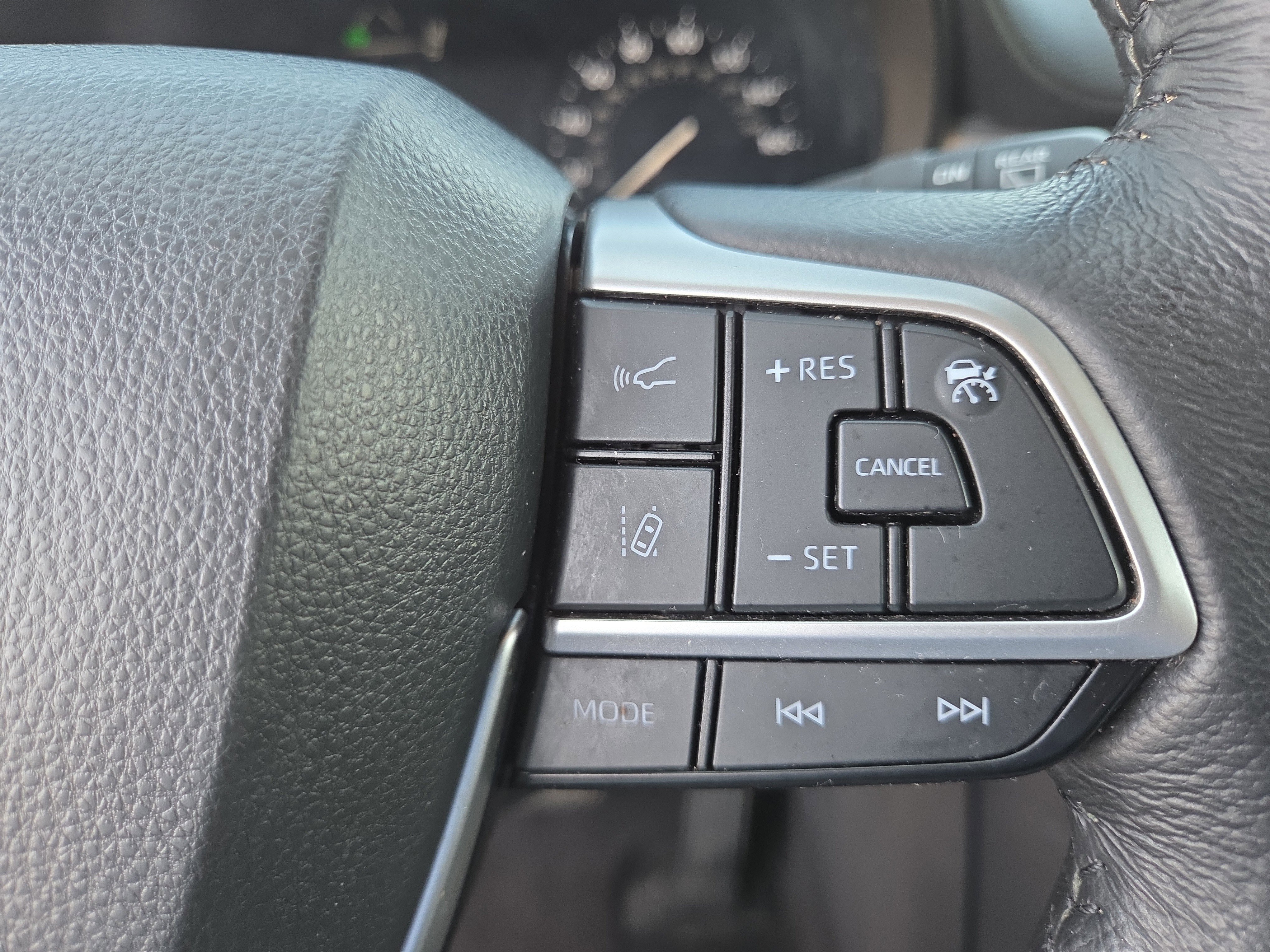 Used 2023 Toyota Sienna XLE w/ XLE Plus Package image 28