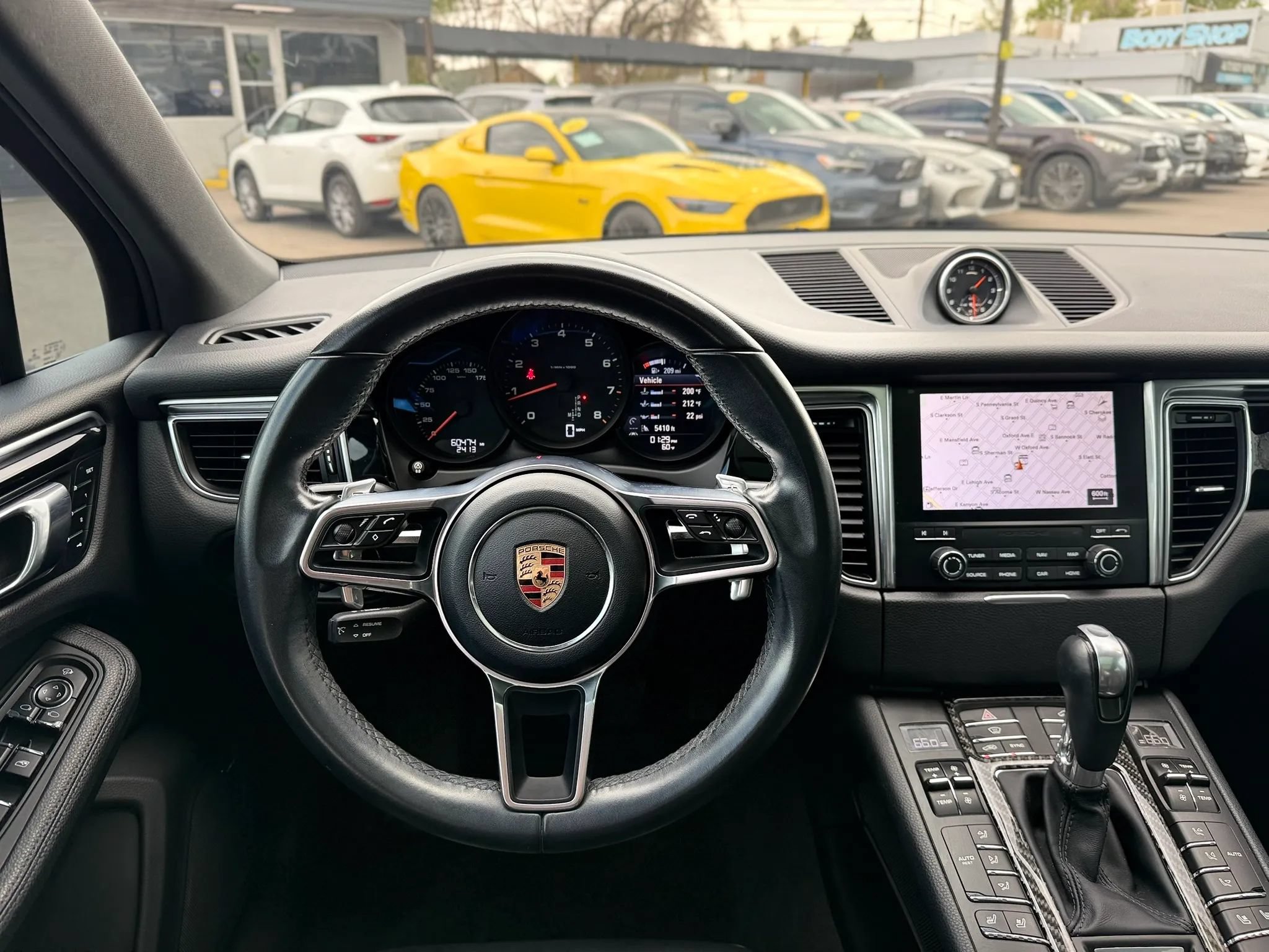 Used 2018 Porsche Macan Sport Edition AWD/4WD image 29
