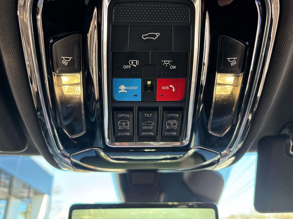 Used 2023 Jeep Grand Cherokee Overland w/ Luxury Tech Group IV image 26