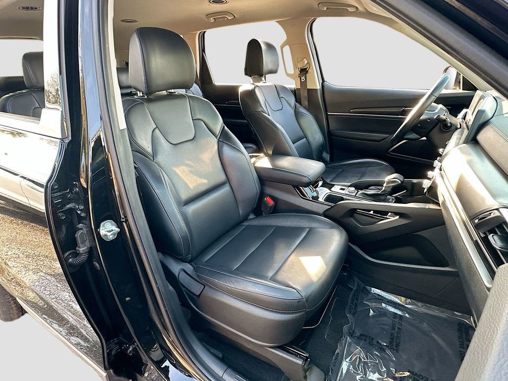 Certified 2025 Kia Telluride LX image 28