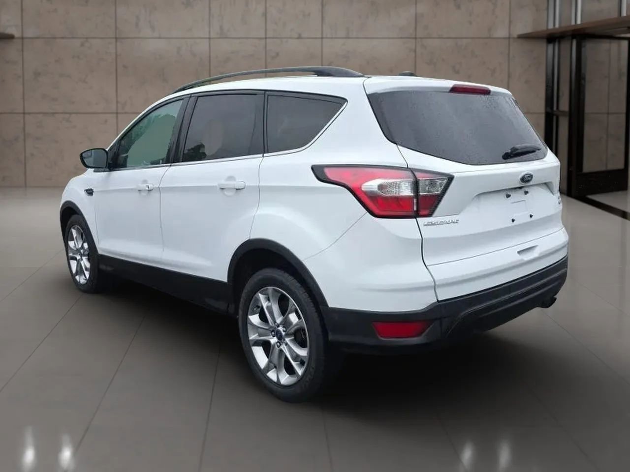 Used 2018 Ford Escape SE FWD image 6