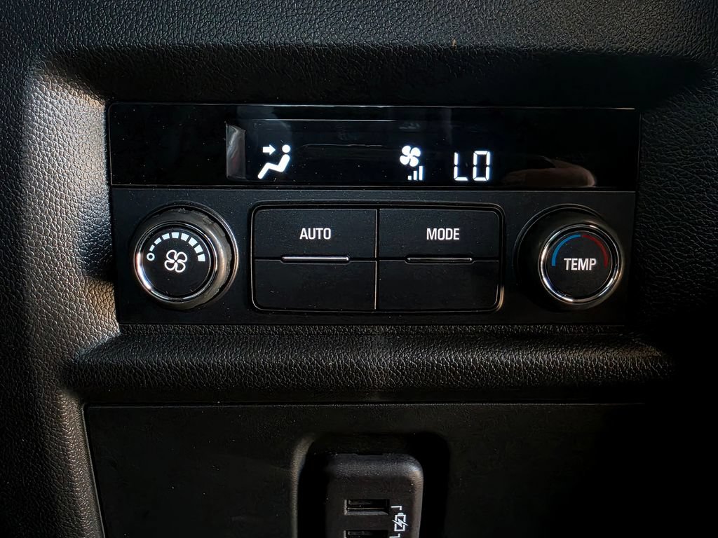 Used 2023 Chevrolet Traverse LT FWD image 64