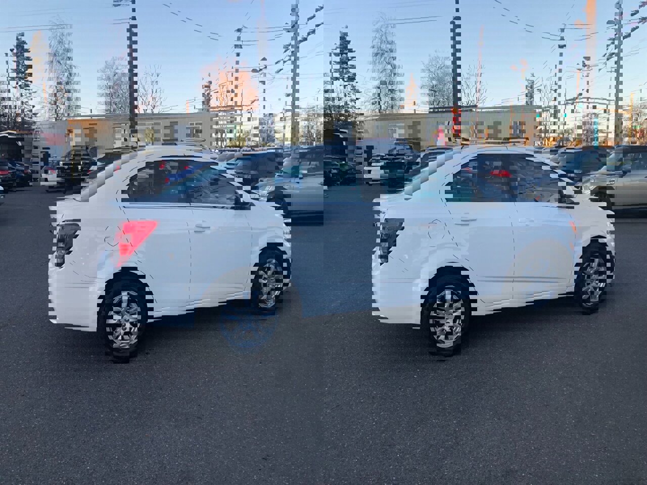 Used 2014 Chevrolet Sonic LT image 2