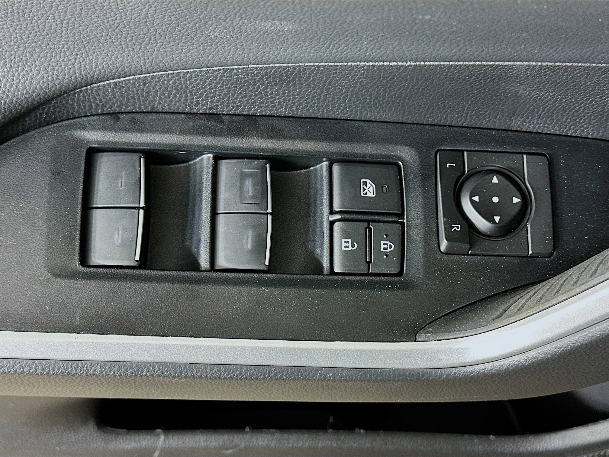 Used 2025 Toyota RAV4 Limited w/ Advanced Technology Package image 15