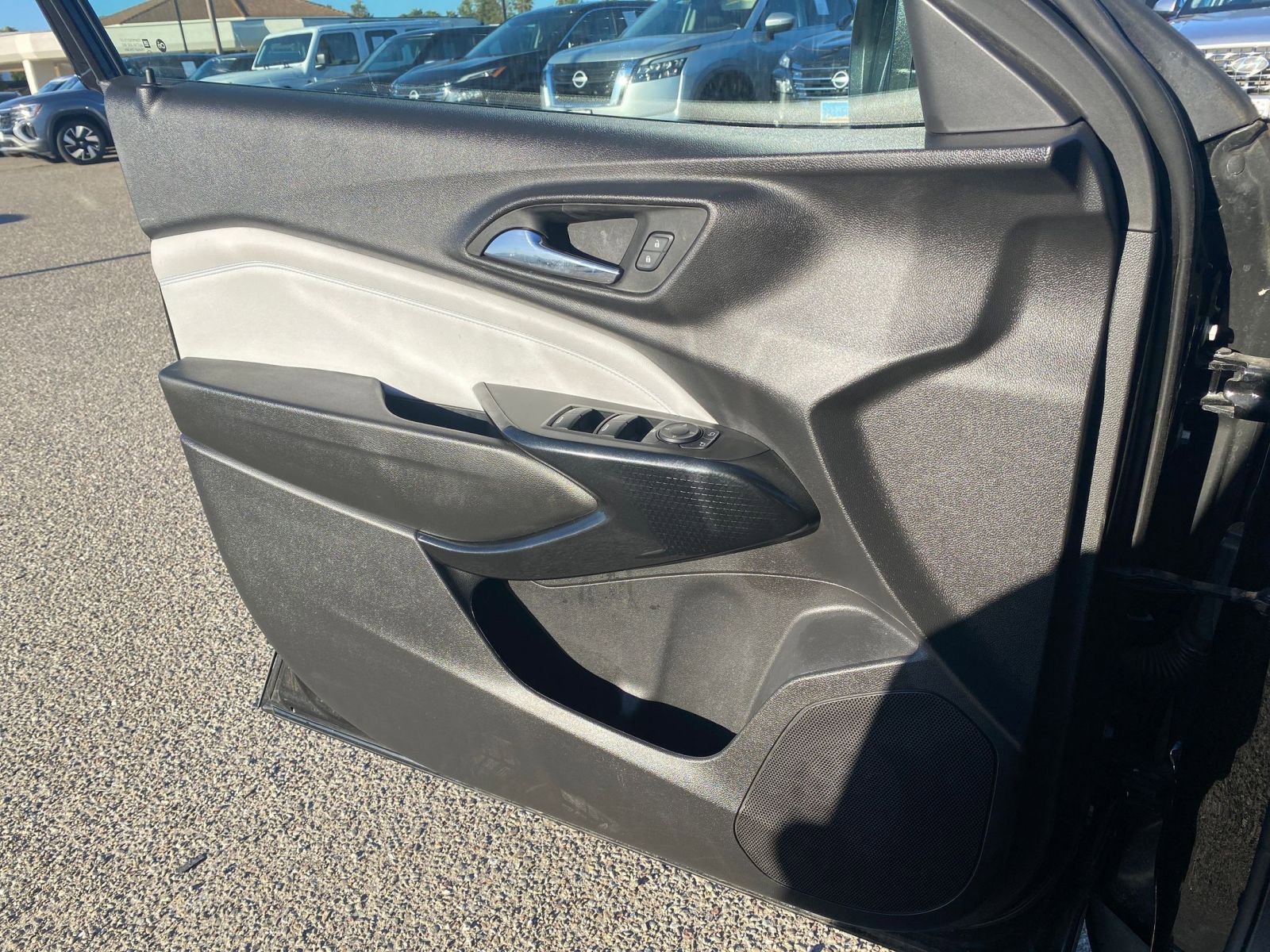 Used 2025 Chevrolet Trax LT FWD image 18