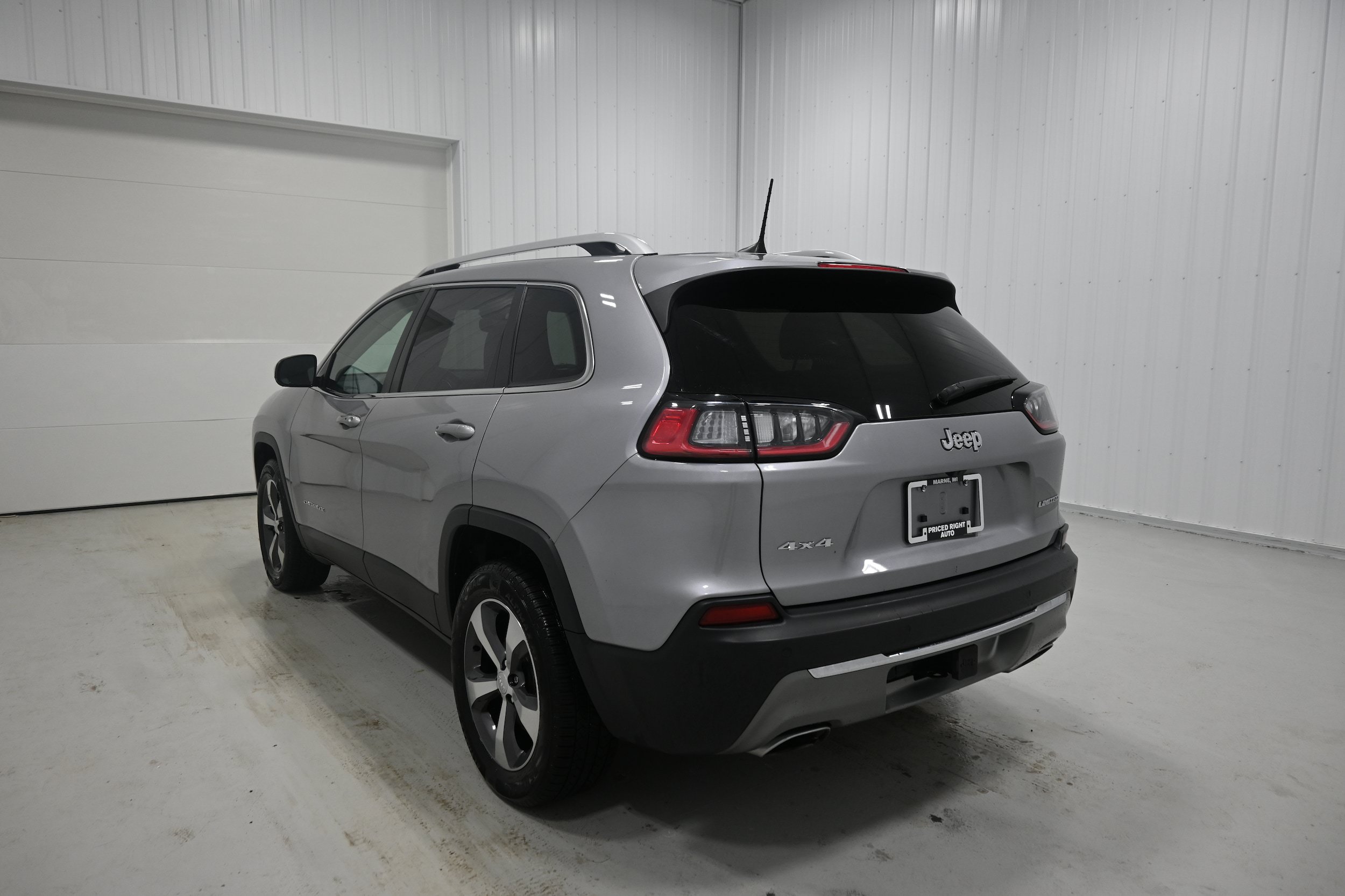 Used 2019 Jeep Cherokee Limited w/ Trailer Tow Group AWD/4WD image 30