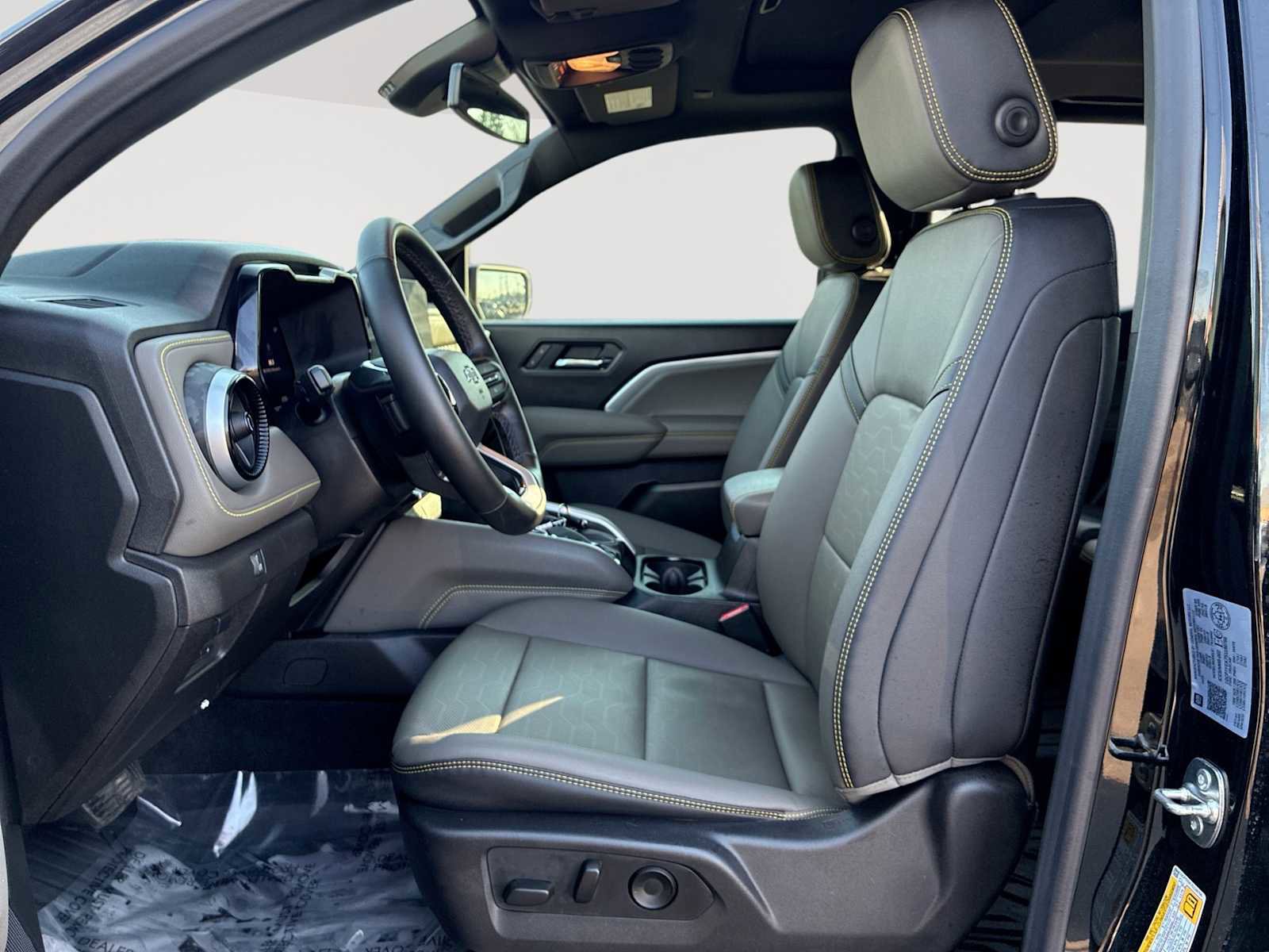 Certified 2025 Chevrolet Colorado ZR2 w/ Midnight Edition image 20