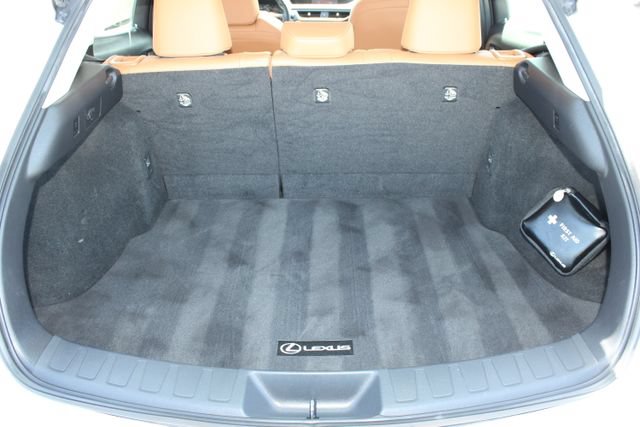 Used 2019 Lexus UX 200 FWD image 8