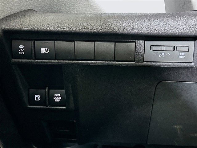 Used 2025 Toyota Sienna XLE image 10