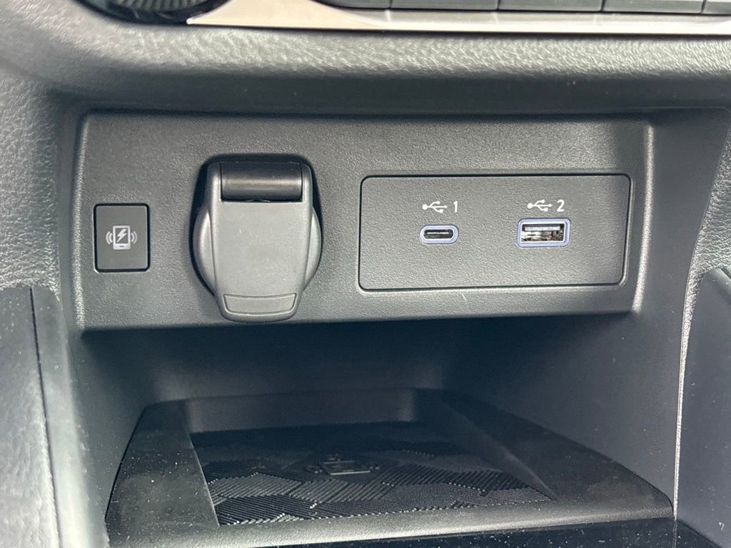 New 2025 Nissan Versa SR image 38