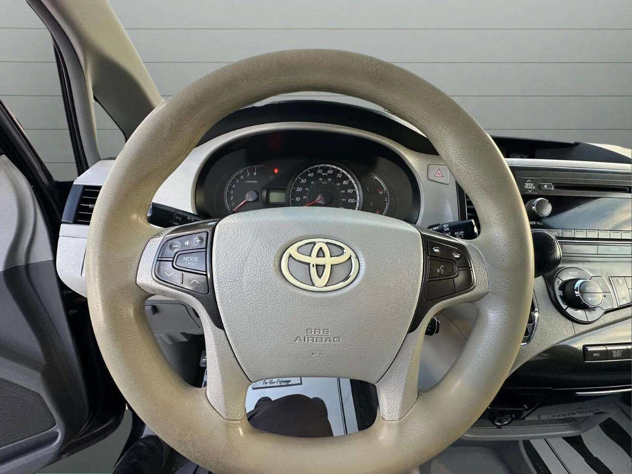 Used 2014 Toyota Sienna LE image 10