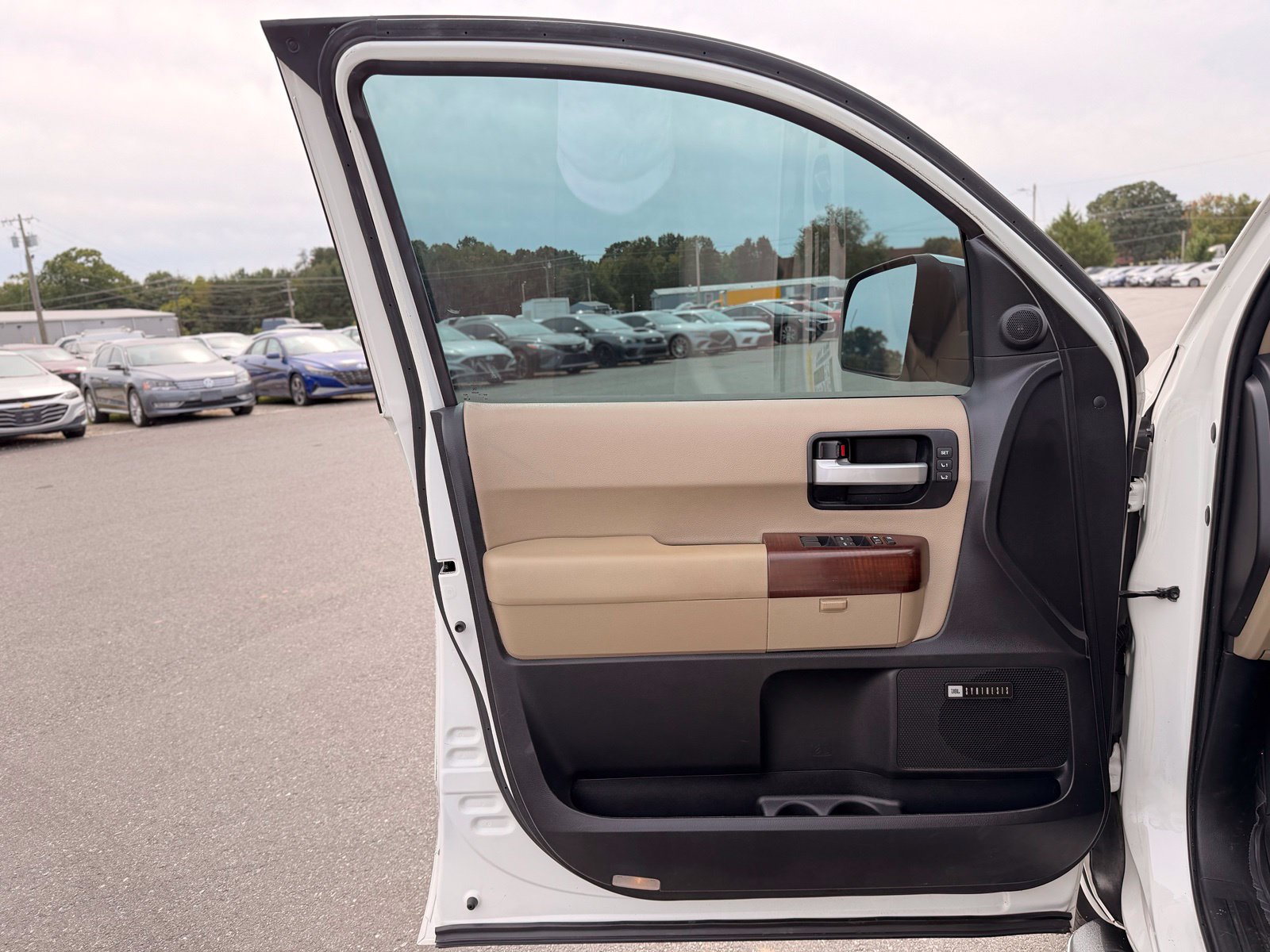 Used 2015 Toyota Sequoia Platinum RWD image 17