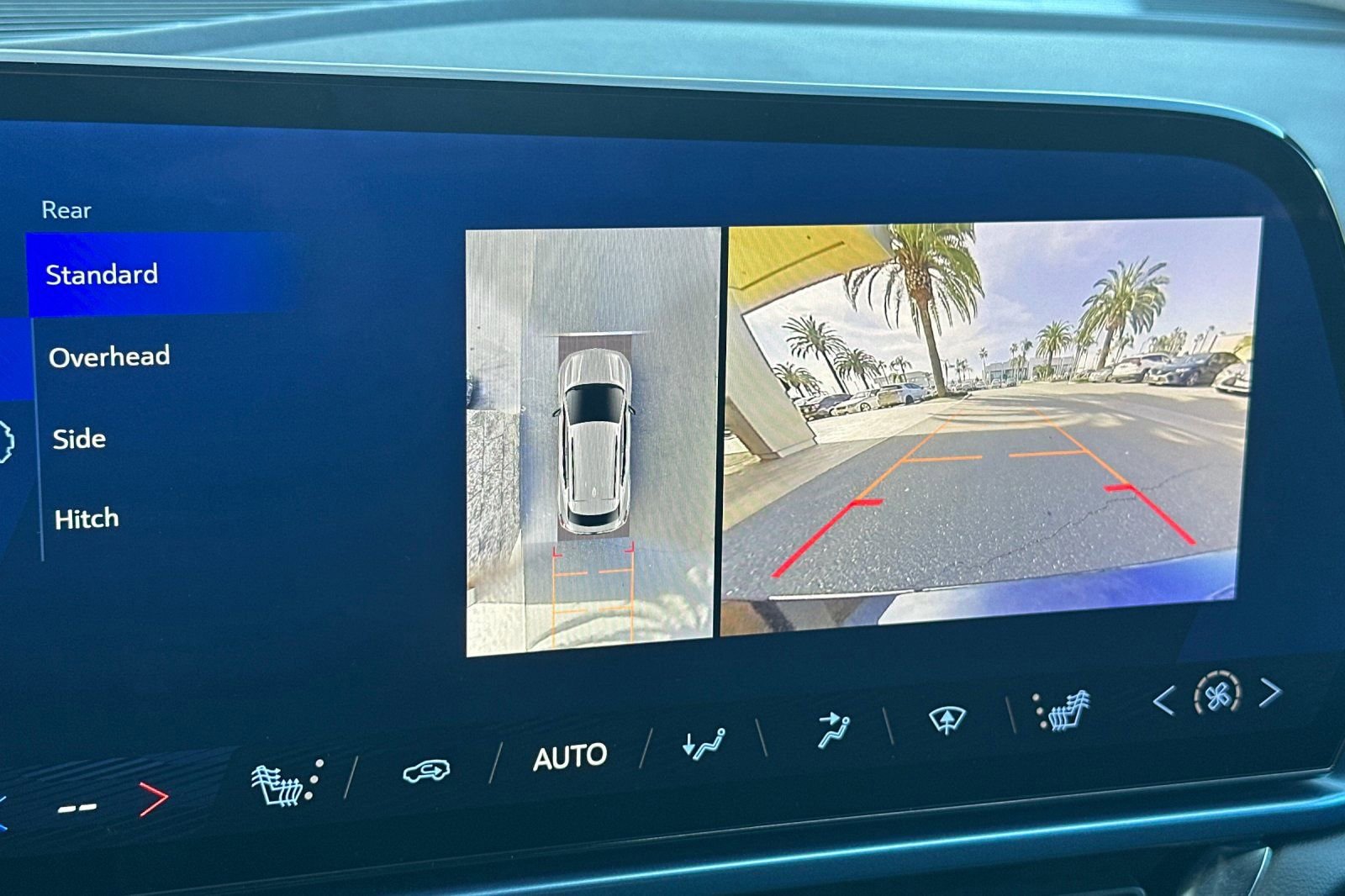 Used 2025 Chevrolet Equinox EV LT w/ Convenience Package image 23