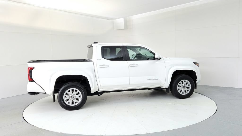 Certified 2024 Toyota Tacoma SR5 AWD/4WD image 6