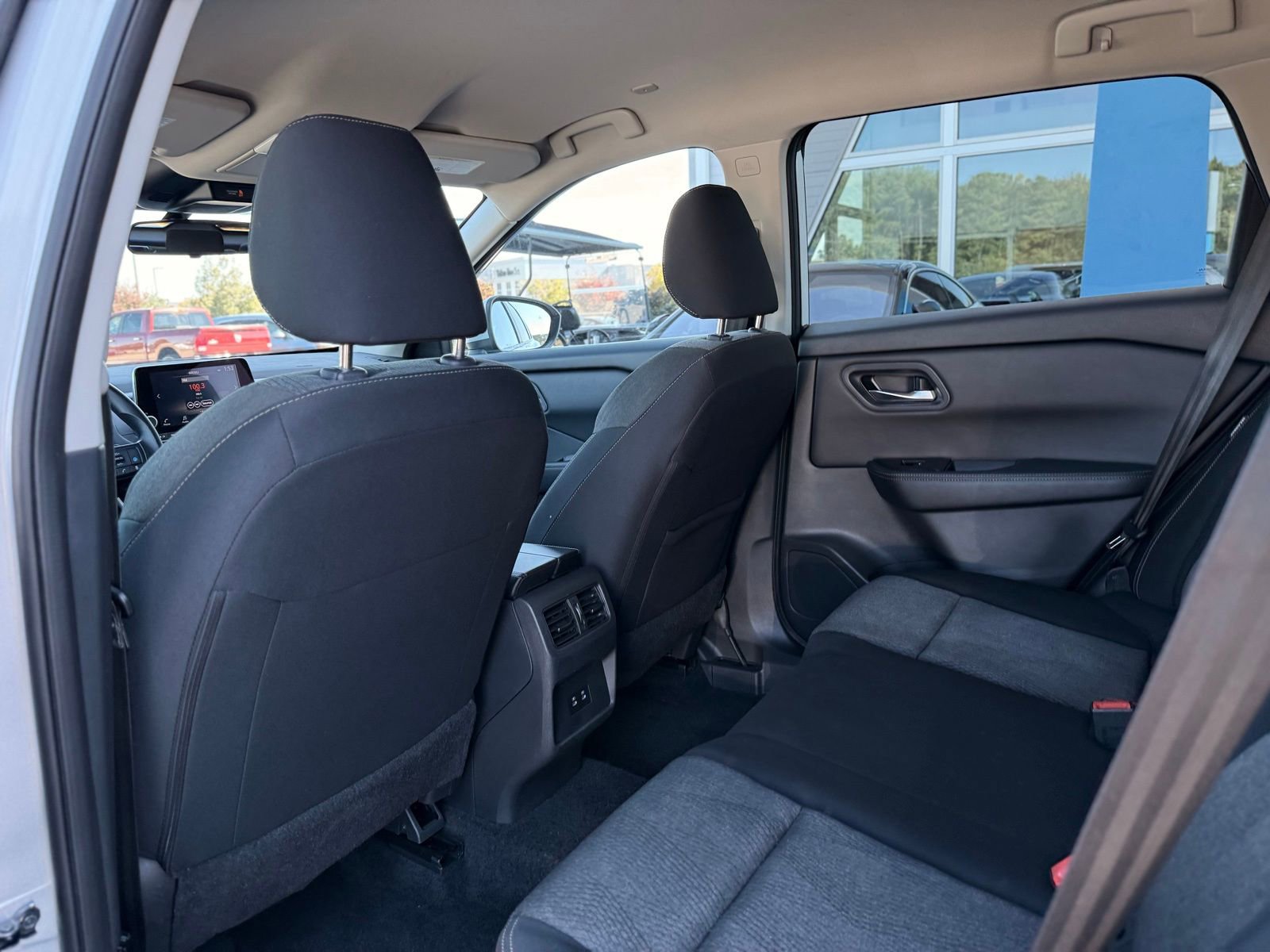 Used 2024 Nissan Rogue SV image 15