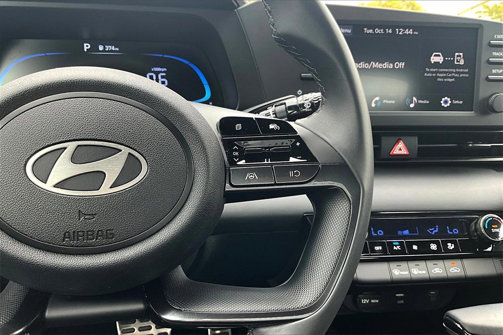 Certified 2025 Hyundai Elantra Sport image 19