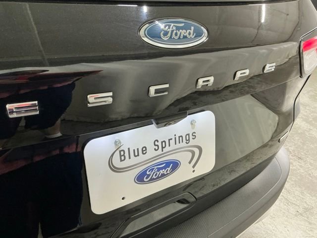 Used 2020 Ford Escape Titanium image 5