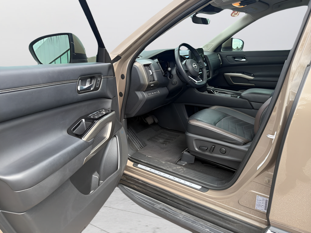 Certified 2023 Nissan Pathfinder Platinum w/ Cargo Package AWD/4WD image 12