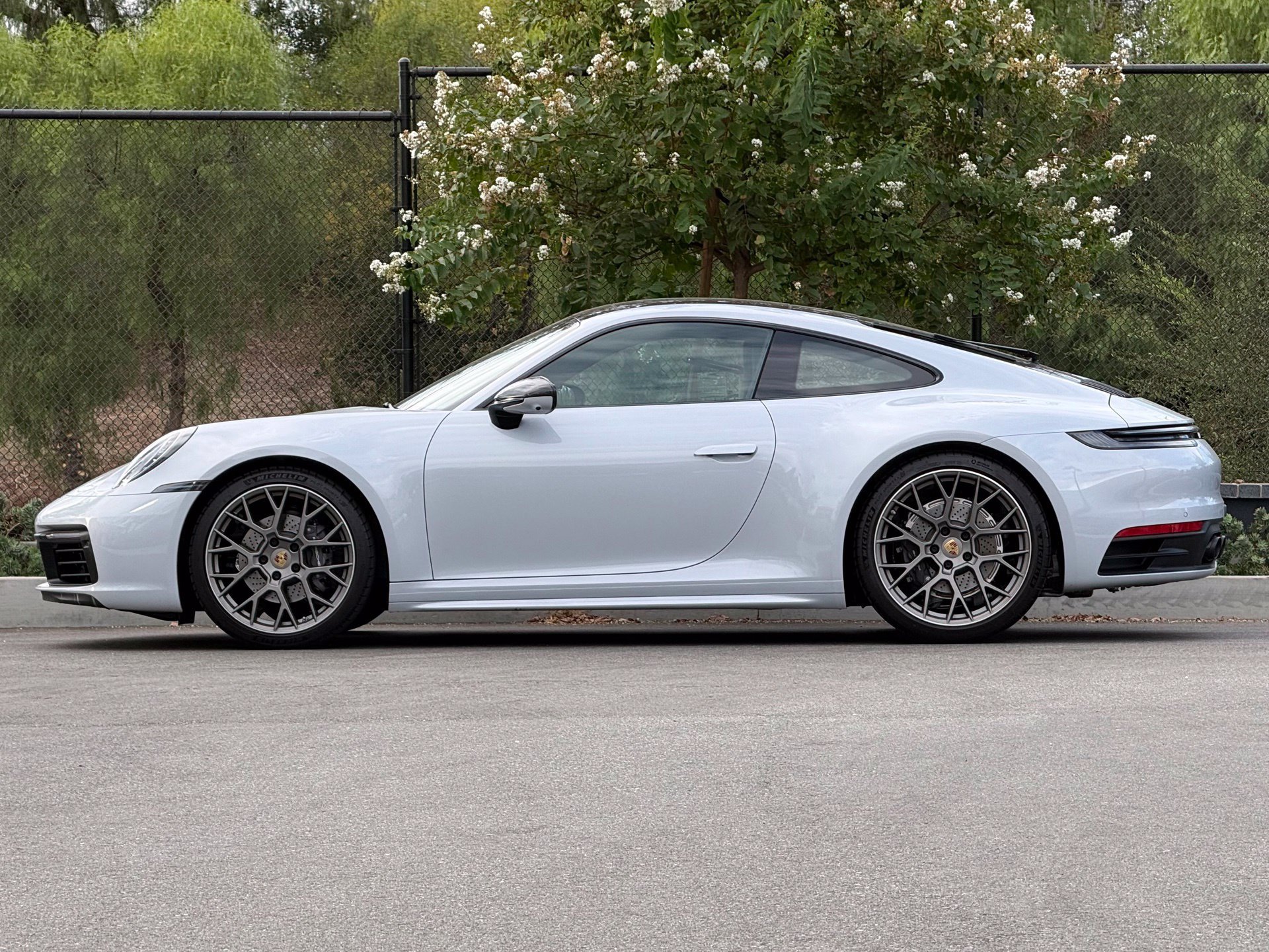 Used 2024 Porsche 911 Carrera RWD image 2
