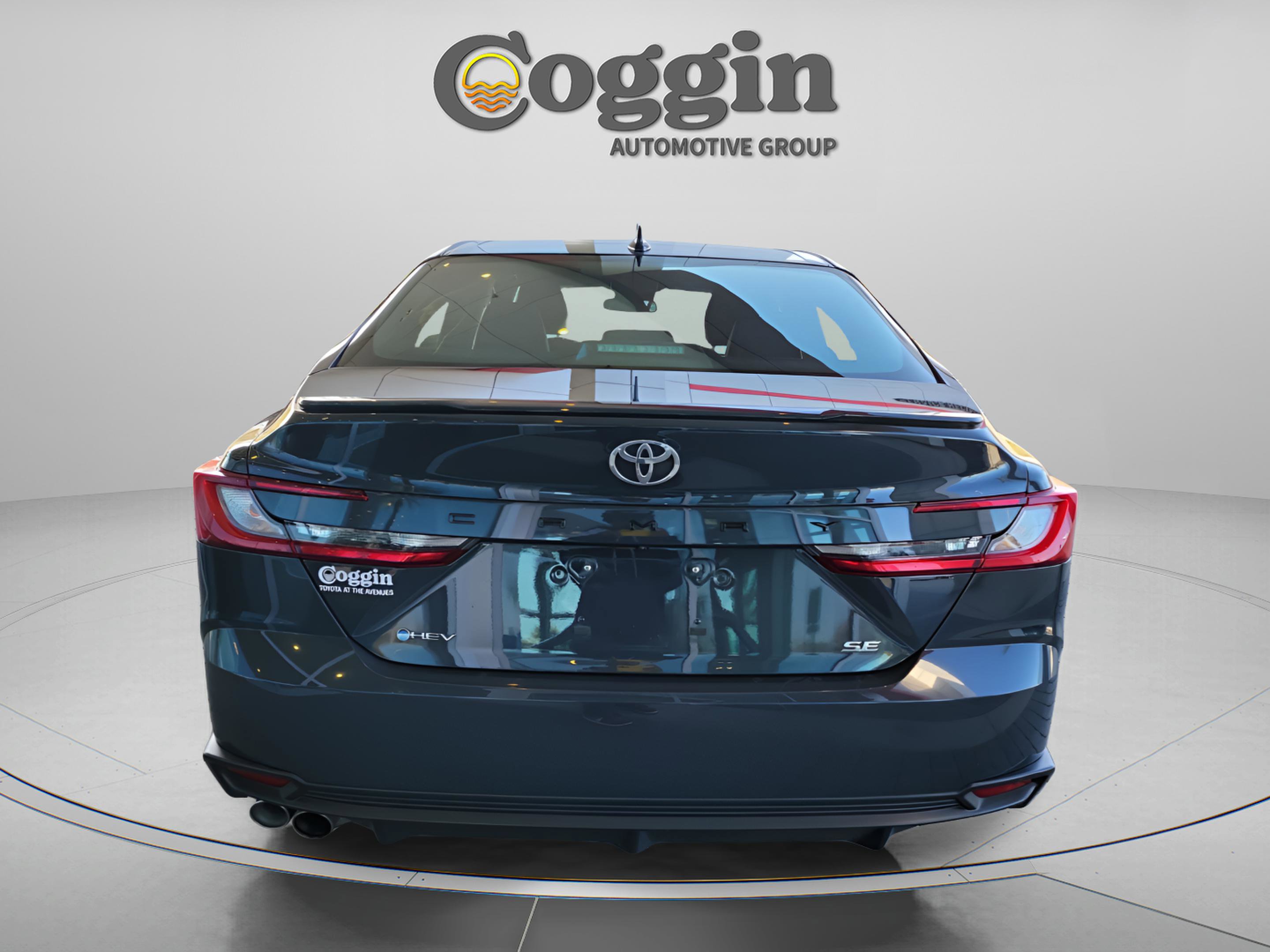 Used 2025 Toyota Camry SE image 4