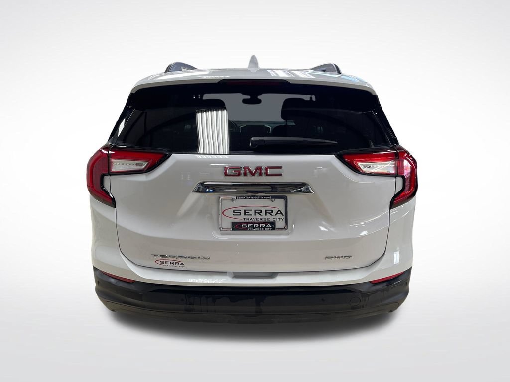 Used 2024 GMC Terrain SLE w/ Driver Convenience Package AWD/4WD image 4