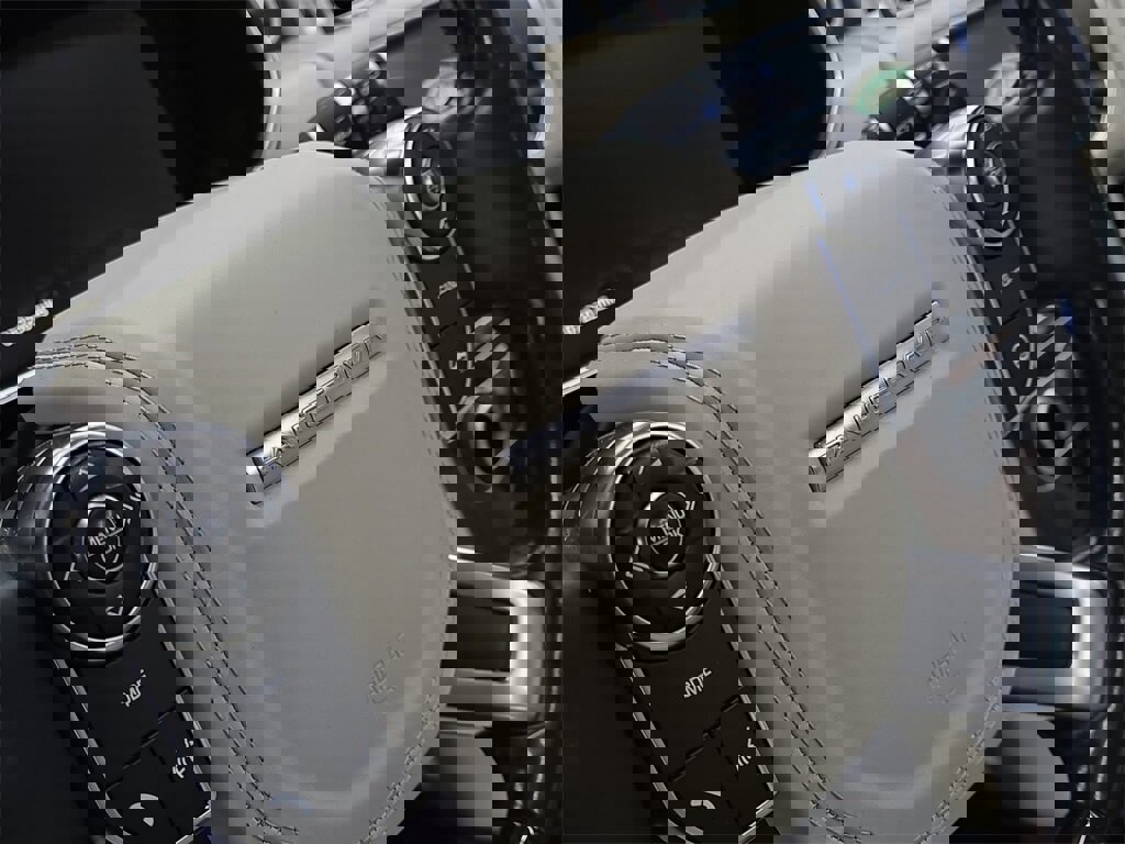 Used 2017 Land Rover Range Rover HSE image 16