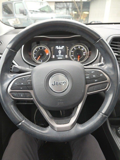 Used 2019 Jeep Cherokee Latitude Plus w/ Comfort/Convenience Group image 28